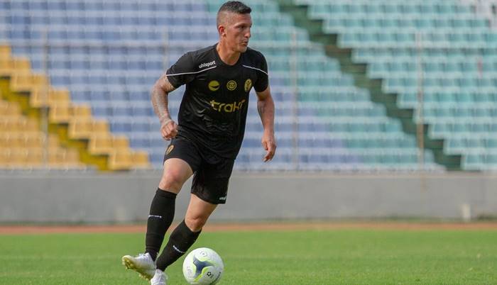 Vídeo: Atacante venezuelano é preso após agredir idoso com pistola