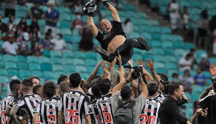 Cuca entra em ranking de técnicos com mais títulos do Brasileirão; veja a lista