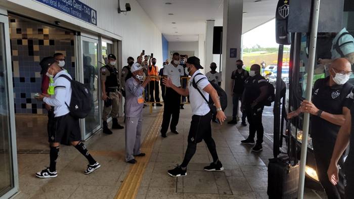 Com cinco ausências, Atlético-MG embarca para enfrentar o Bahia