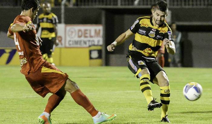 Conheça o centroavante que chega para reforçar o Vitória em 2022