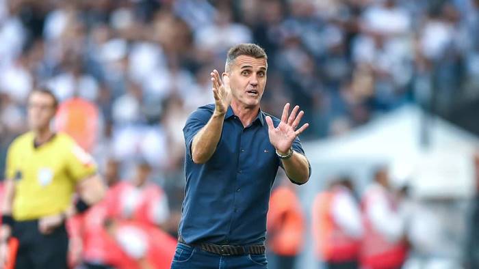 Mais um clube rebaixado à Série B acerta permanência do treinador