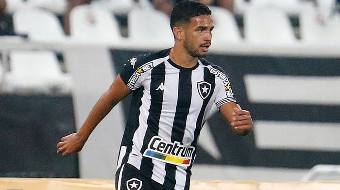 Marco Antônio reitera desejo de seguir no Botafogo na temporada 2022