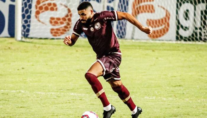 Vitória acerta contratação do lateral-esquerdo Vicente, ex-Jacuipense