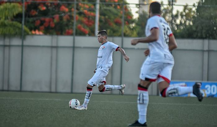 Eduardo enfatiza cobrança de Dado: “Está pegando muito no pé para eu pisar na área”