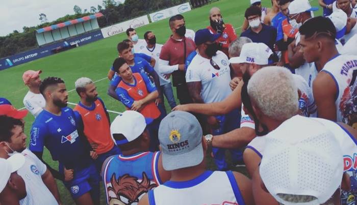 BAMOR invade CT do Bahia e faz cobranças ao elenco e diretoria