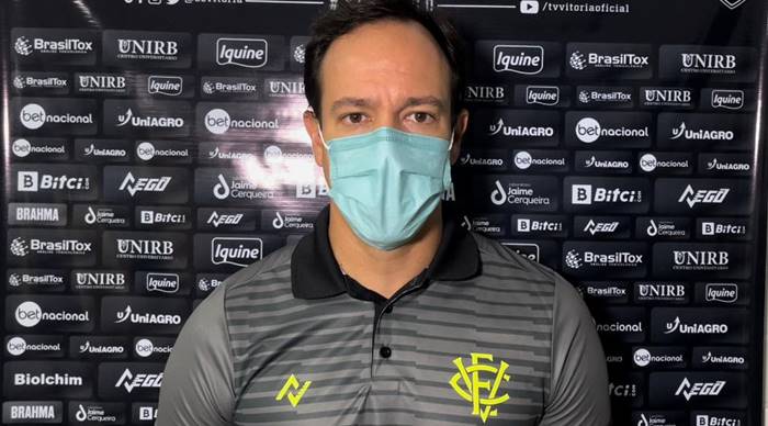 Dado diz que expulsão teve “peso grande” para derrota do Vitória