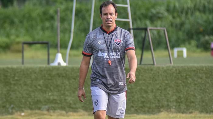 Dado elogia meia Jadson e vê Vitória como favorito na Série C