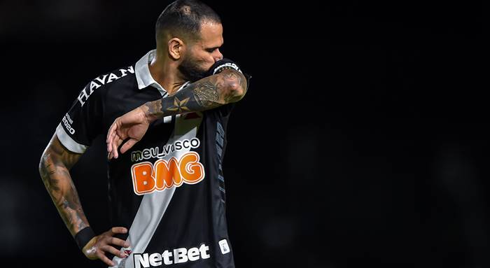 Especulado no Bahia no início do ano, zagueiro rescinde com o Vasco