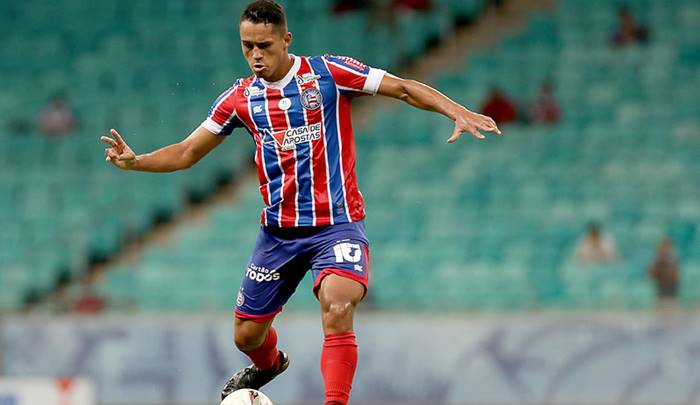 Lucas Araújo é afastado após discutir com torcida e não joga mais pelo Bahia