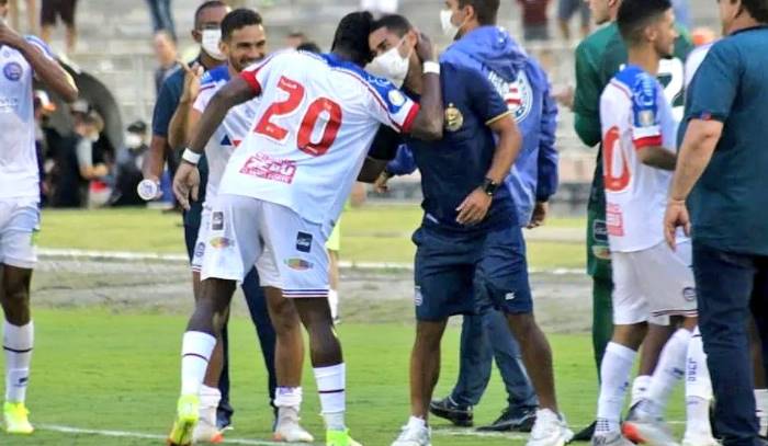 Golaço de falta de Rodallega repercute na imprensa colombiana