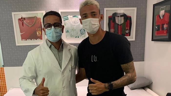 Liberado pelo médico, zagueiro do Vitória já treina normalmente no CT