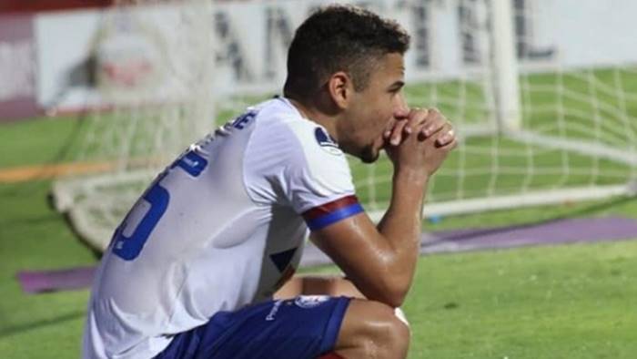 Em novo clube na Ucrânia, ex-volante do Bahia admite preocupação com invasão