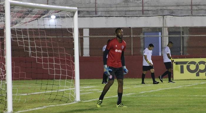 Goleiro Deijair destaca bom início do Barcelona de Ilhéus no Baianão