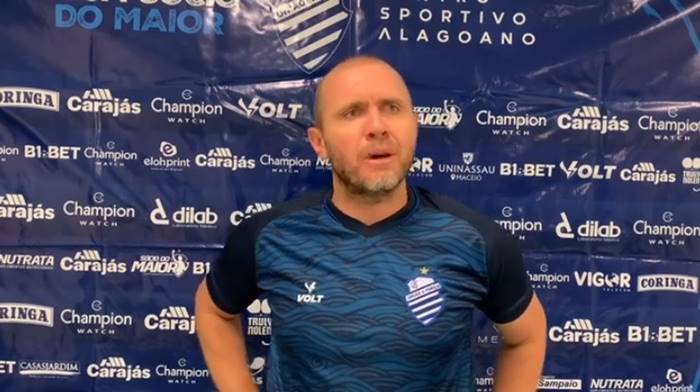 Técnico do CSA admite que errou em mudar esquema no empate com o Bahia