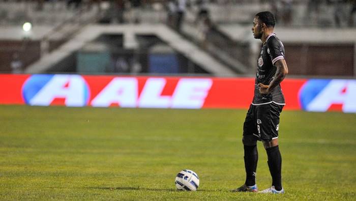 Negociação esfria, e Vitória descarta volante do Atlético-BA, diz site