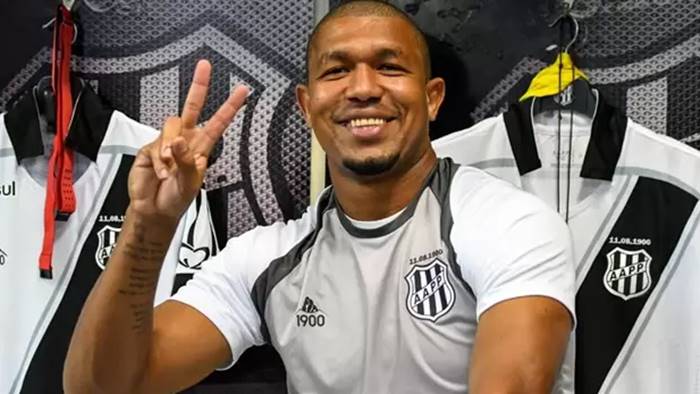 Ex-Bahia, atacante Rodrigão chega a Recife para assinar com o Sport