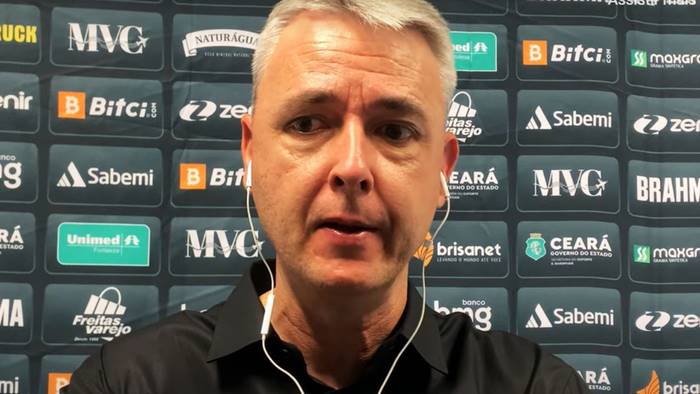 Técnico do Ceará detona gramado do Estádio Carneirão e critica CBF