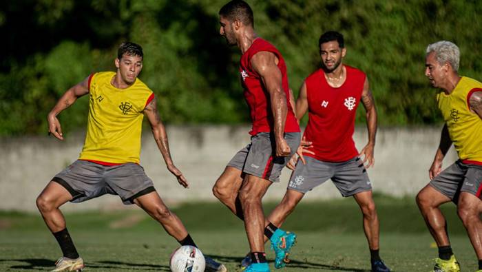 Dado faz experiências em treino do Vitória de olho no Atlético-BA