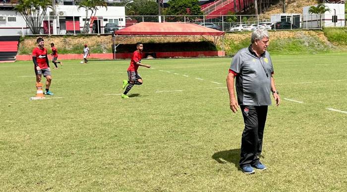 Geninho comanda primeiro treino no Vitória visando duelo pela Copa do Brasil