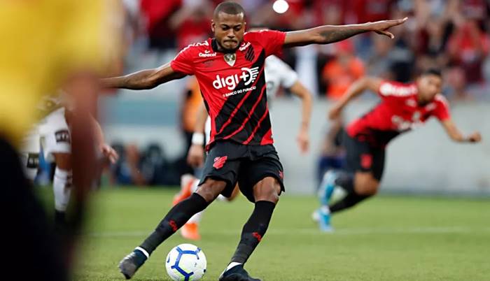 Athletico-PR anuncia retorno do atacante Marcelo Cirino, ex-Bahia