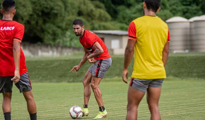 Vitória volta aos trabalhos após revés e já pensa no duelo com o Unirb