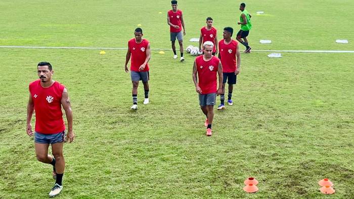 Vitória volta aos trabalhos visando duelo pela última rodada do Baianão