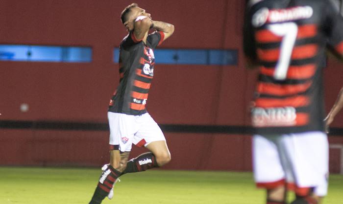 Vitória joga mal, perde para o Doce Mel e segue fora do G4 no Baianão
