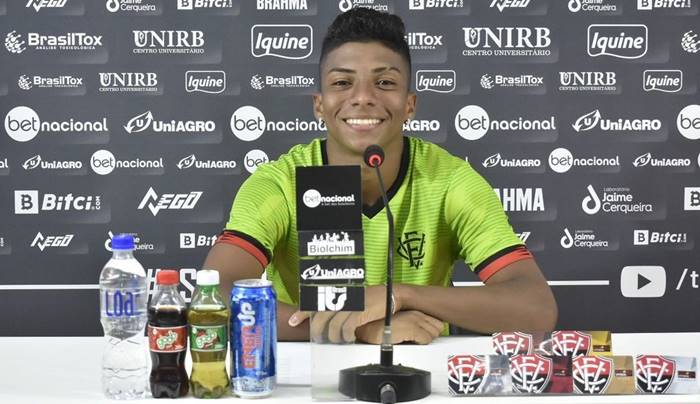 Alisson Santos revela conselhos de Geninho e espera aproveitar oportunidades