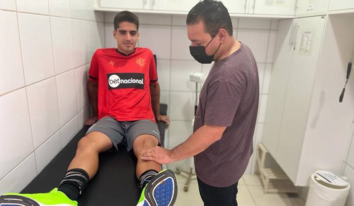 Recém-contratado, Gustavo Blanco sofre lesão e adia estreia pelo Vitória