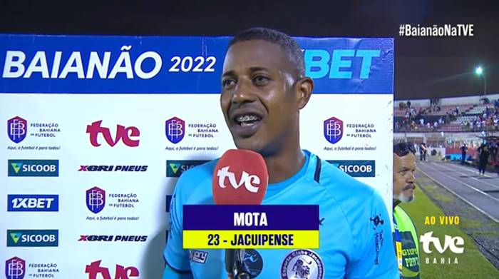 Mota comemora pênalti defendido no empate com o Atlético-BA pela final do Baiano
