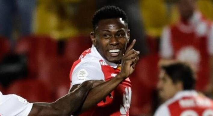 Zagueiro colombiano aguarda regularização para poder estrear pelo Vitória