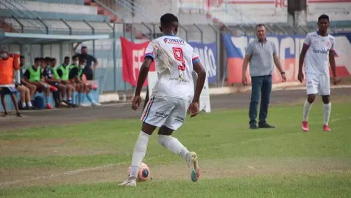 Livre no mercado, jovem atacante ex-Bahia vira alvo de clubes da Série A