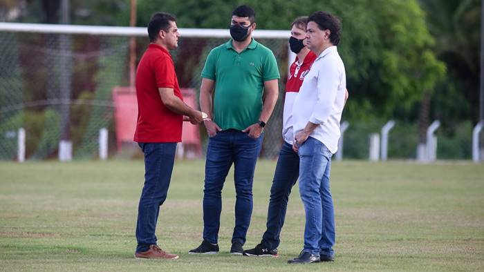 Náutico segue em busca de treinador e deve ter auxiliar contra o Bahia