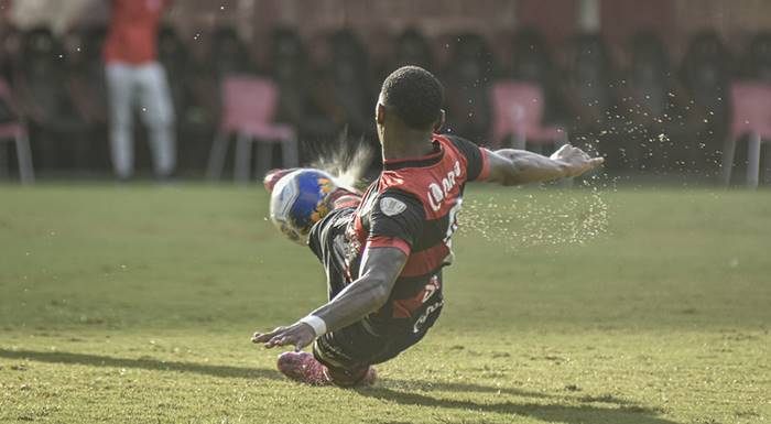 Vitória vence o 4º jogo seguido e dispara na liderança do Baiano Sub-20