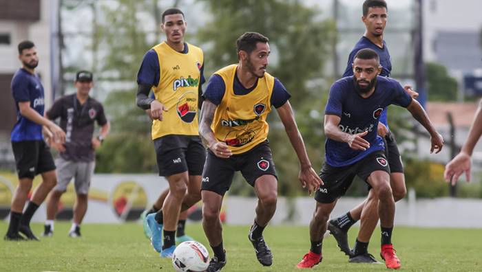 Botafogo-PB tem 6 desfalques para pegar o Vitória; Veja provável time