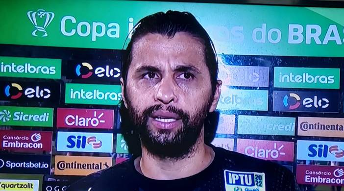 “Ficamos felizes pelo jogo e não pelo resultado”, diz Calaça após eliminação da Juazeirense