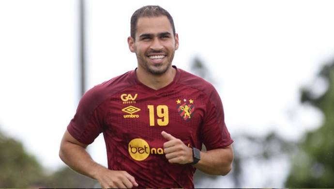 Ex-Vitória comemora retorno no Sport após 7 meses longe dos gramados