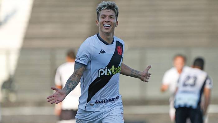 Expulso no banco, meia desfalca o Vasco contra o Bahia pela Série B