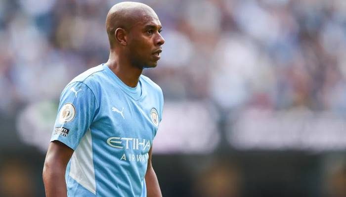 Athletico-PR segue esperando Fernandinho e ainda sonha com Daniel Alves