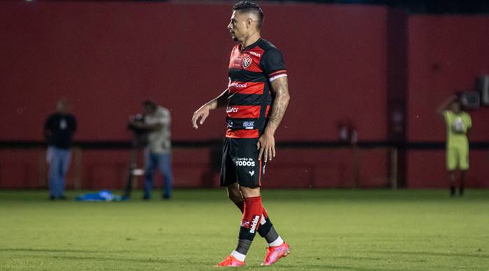 Diante de 28 mil no Barradão, Vitória decepciona e perde para o Volta Redonda