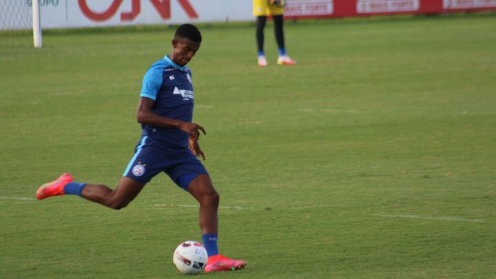 Sob olhares de Gilberto, Bahia realiza treino tático com foco no Criciúma