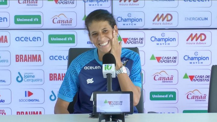 Após 7 meses longe dos gramados, Ellen comemora estreia com gol na Série A-2