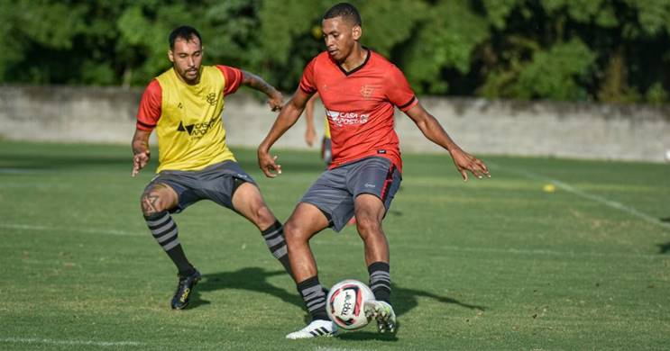 Após deixar o Vitória, meia-atacante acerta com a Aparecidense