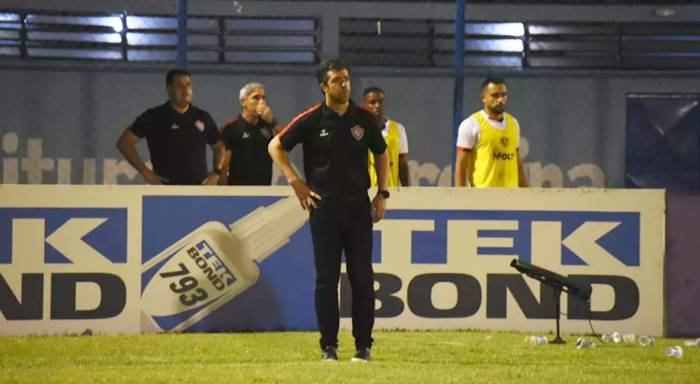 Burse admite preocupação com situação do Vitória: “Temos que melhorar”