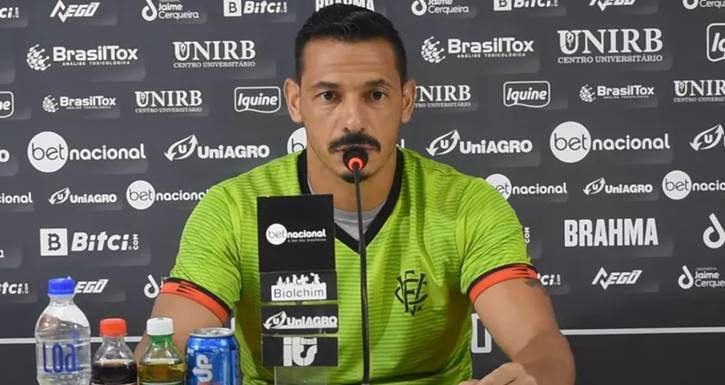 Roberto espera que Vitória aproveite a fragilidade do pior mandante da Série C