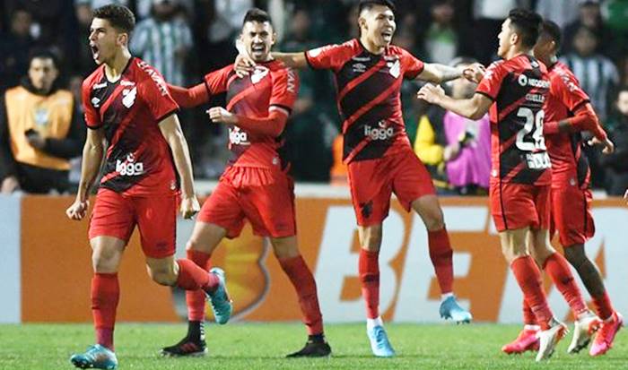 Diante do Bahia, Athletico-PR defende invencibilidade de 9 jogos