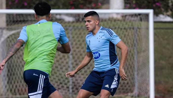 Atacante aparece no BID e pode estrear pelo Cruzeiro diante do Bahia
