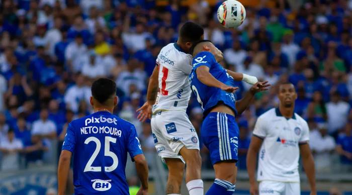 Com um a mais, Bahia perde para o Cruzeiro e cai para 4º na Série B