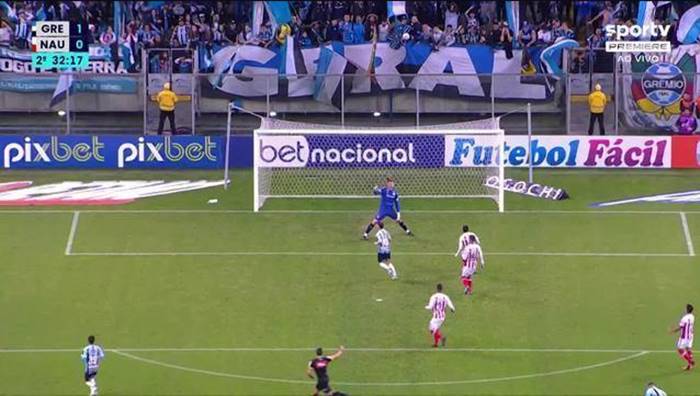 Grêmio faz dever de casa, vence o Náutico e encosta no Bahia na Série B