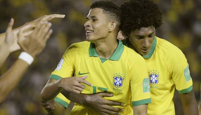 Meia especulado no Bahia é emprestado pelo Manchester City a clube português